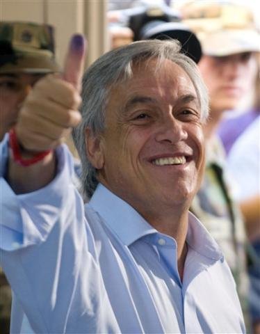 Pi&ntilde;eira lidera com uma pequena margem de votos a disputa com Frei