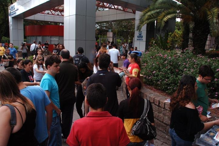 Milhares de candidatos disputam vagas no Banrisul