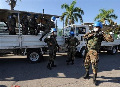 Soldados da ONU distribuem &aacute;gua no Haiti
