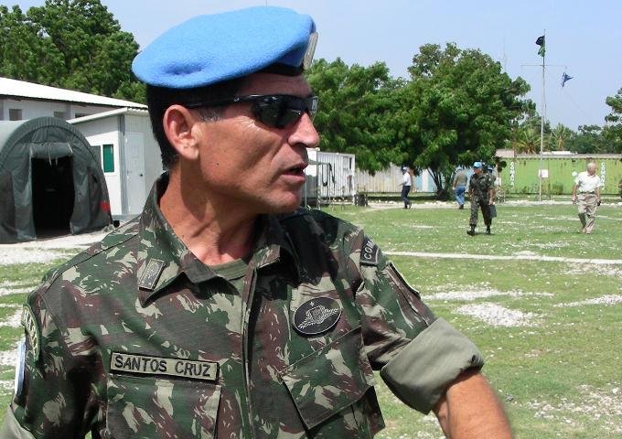 General Santos Cruz pode assumir Minustah nos pr&oacute;ximos dias