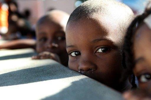 Estados Unidos permitem ingresso de &oacute;rf&atilde;os do Haiti