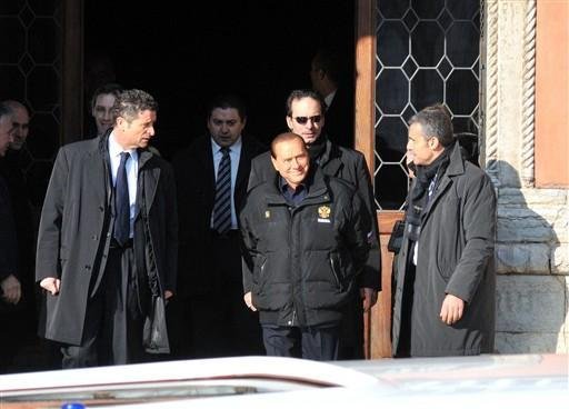 Tartaglia jogou uma r&eacute;plica do Duomo de Mil&atilde;o contra o primeiro-ministro