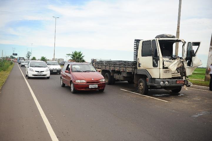 Avenida Assis Brasil tem 3 quil&ocirc;metros de congestionamento
