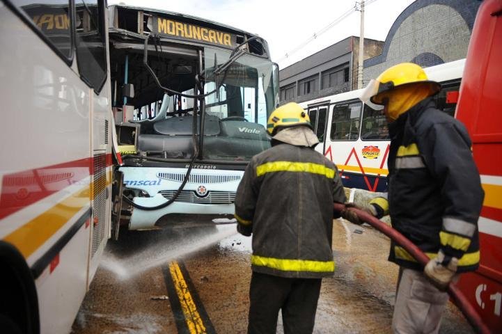 Corredor de &ocirc;nibus &eacute; liberado na Farrapos