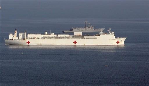 Navio-hospital dos EUA chega ao Haiti