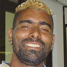Comediante est&aacute; preso por porte e posse ilegal de arma