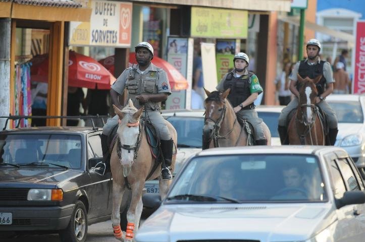 Brigada Militar faz policiamento a cavalo em Cidreira