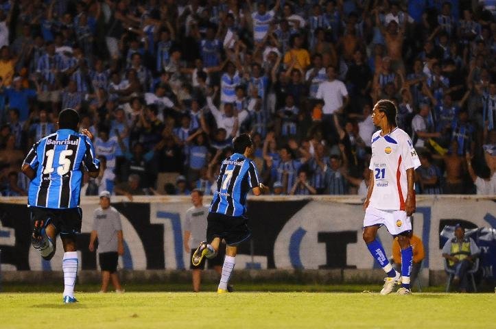 Jonas diz que renova&ccedil;&atilde;o com o Gr&ecirc;mio levar&aacute; dias