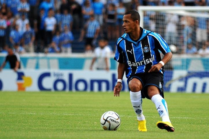 Souza: "No Gauch&atilde;o, jogamos contra todos e a arbitragem"