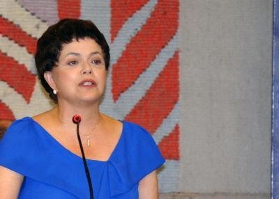 Dilma diz que candidatura ser&aacute; oficializada em fevereiro