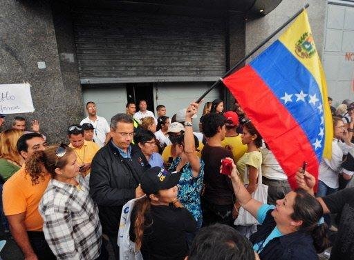 Estudantes protestam contra proibi&ccedil;&atilde;o do canal RCTV