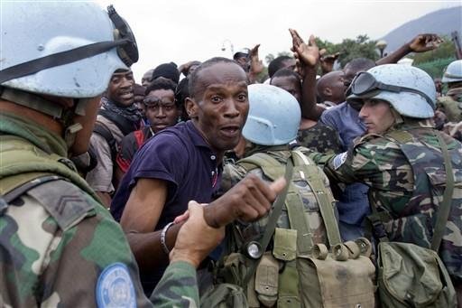 Haiti sofre com saques e problemas na distribui&ccedil;&atilde;o de comida