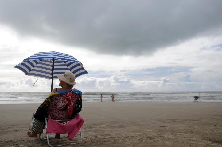 Nuvens apareceram no in&iacute;cio da manh&atilde; e teve at&eacute; pancadas de chuvas isoladas