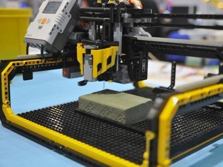 Concurso escolher&aacute; melhor rob&ocirc; feito de pe&ccedil;as de Lego