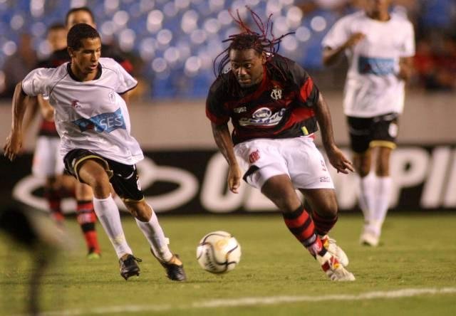 Vagner Love atuou na vit&oacute;ria de 3 a 2 do Flamengo