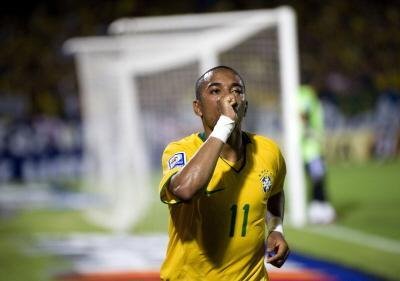 Robinho acerta volta ao Santos