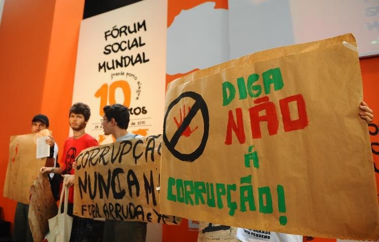 F&oacute;rum abre microfone para p&uacute;blico no &uacute;ltimo dia