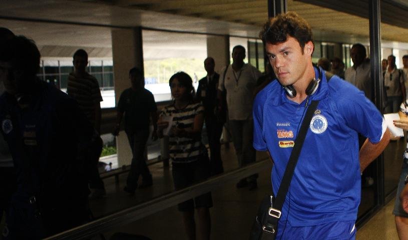 Atacante Kl&eacute;ber jogar&aacute; pelo Porto
