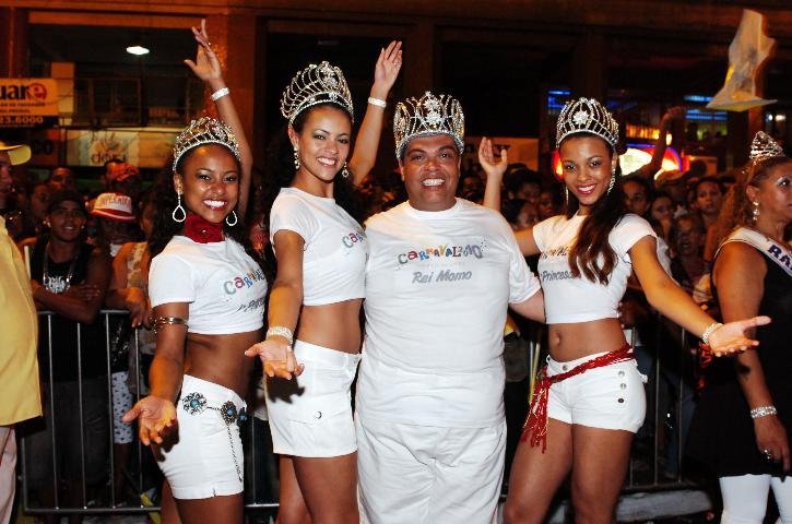 Rei Momo, Rainha e Princesas do Carnaval de Porto Alegre marcaram presen&ccedil;a