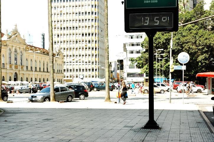 No Centro, sol e calor dominam