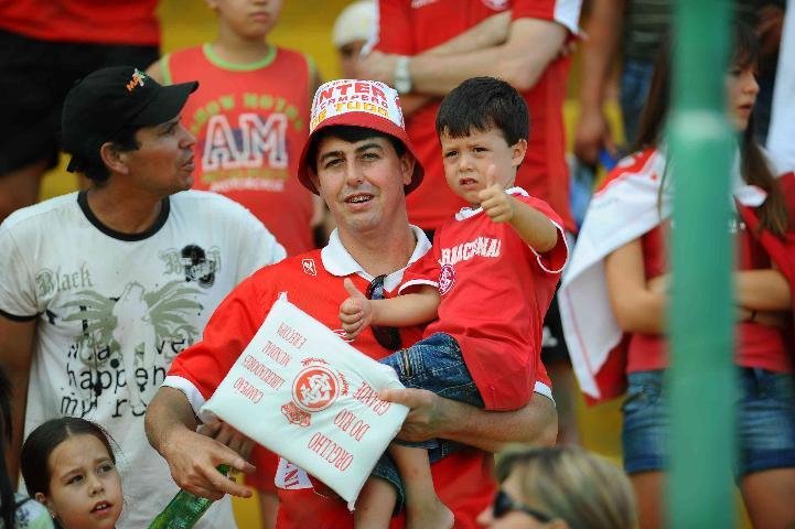 Colorados levaram a fam&iacute;lia para conferir treino