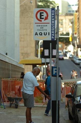 Idosos ter&atilde;o vagas reservadas na &Aacute;rea Azul 