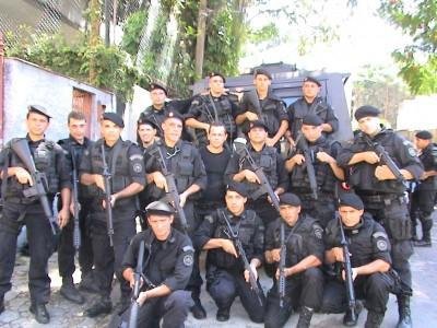 Policiais participaram das filmagens no Morro Dona Marta