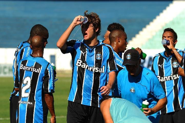 Gr&ecirc;mio enfrenta o S&atilde;o Luiz sob forte calor no Ol&iacute;mpico