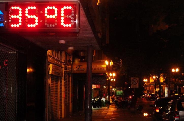 Term&ocirc;metro marcava 35&ordm;C nesta madrugada, na Capital