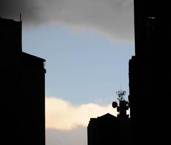 65 mil pessoas podem estar sem luz em Porto Alegre