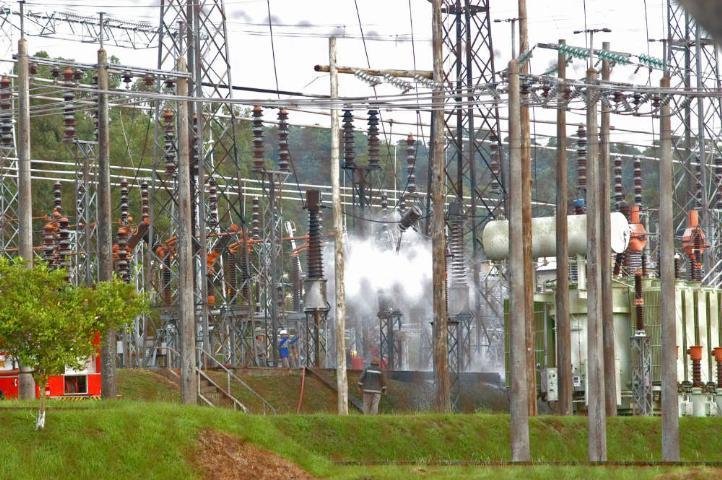 Bombeiros conseguiram estabilizar o sinistro, evitando o alastramento das chamas