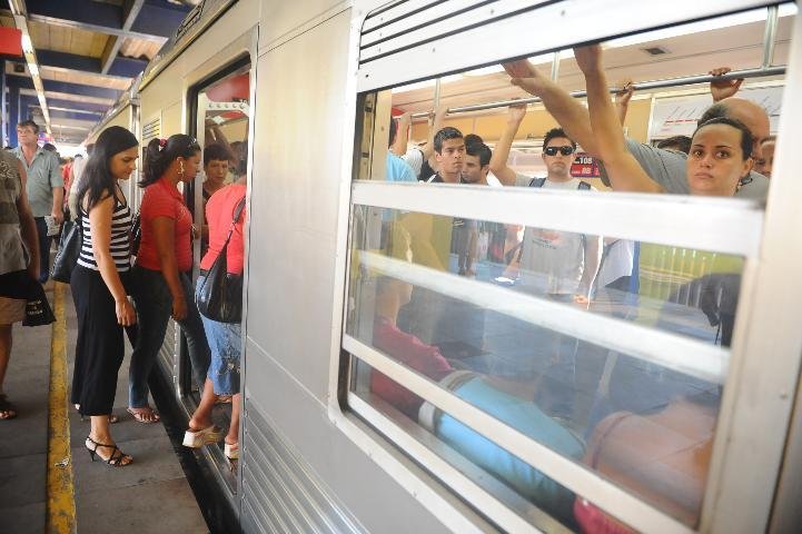 Trem sofre falha no freio na Esta&ccedil;&atilde;o Rodovi&aacute;ria 