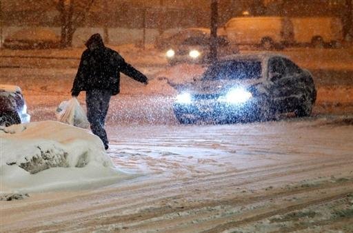 Tempestade for&ccedil;a fechamento de escolas e causa p&acirc;nico em cidades dos EUA, como Alexandria