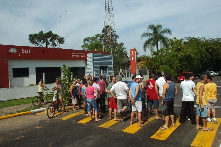 Depois de protesto, energia &eacute; restabelecida em dois bairros de Canoas