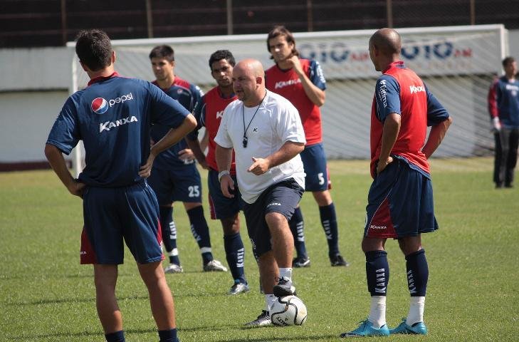 T&eacute;cnico do Caxias testa op&ccedil;&otilde;es para enfrentar o Ypiranga