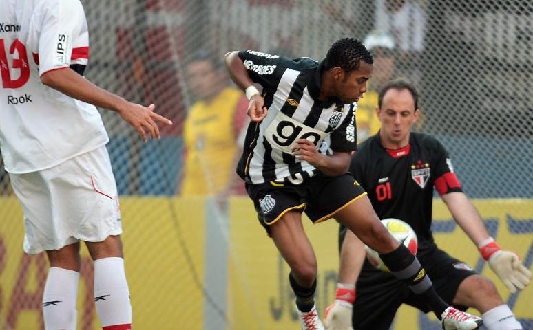 Robinho faz de letra e Santos derrota o S&atilde;o Paulo