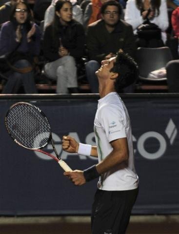 Bellucci derrota argentino e &eacute; campe&atilde;o em Santiago