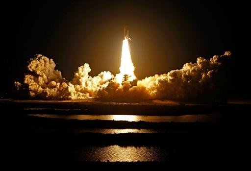 &Ocirc;nibus espacial Endeavour decola para nova miss&atilde;o