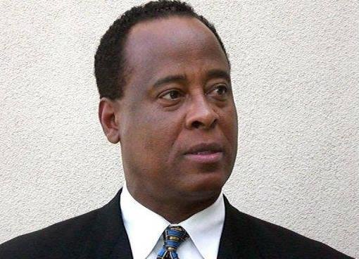 M&eacute;dico de Michael Jackson &eacute; indiciado por homic&iacute;dio involunt&aacute;rio