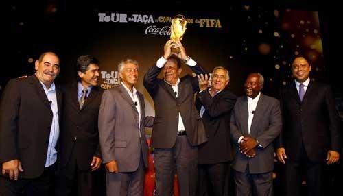 Tricampe&otilde;es revivem Copa de 70 no Tour da Ta&ccedil;a Fifa