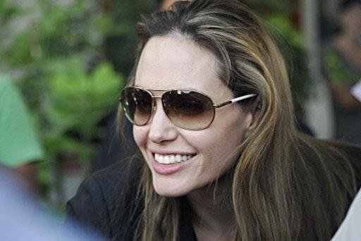 Angelina Jolie visita crian&ccedil;as no Haiti