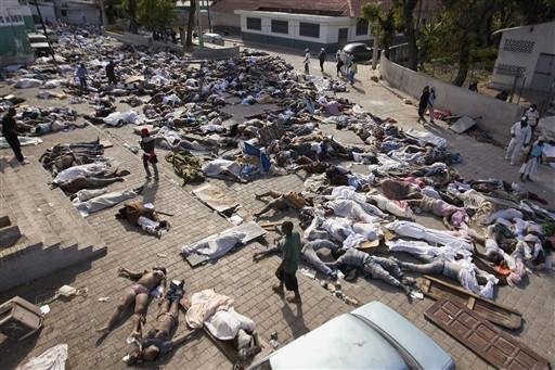 Total de mortos no Haiti j&aacute; se iguala a tsunami de 2004