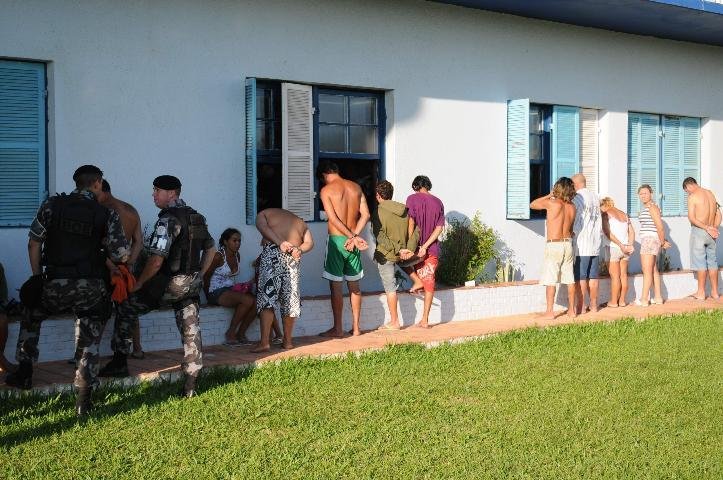 Opera&ccedil;&atilde;o prende 24 por tr&aacute;fico de drogas