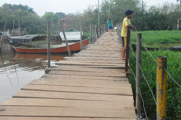 Ponte prec&aacute;ria dificulta tr&acirc;nsito de moradores de ilhas da Capital