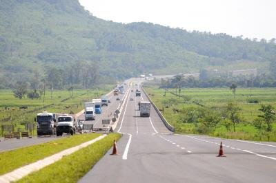 BR-101 ter&aacute; libera&ccedil;&atilde;o de 16 quil&ocirc;metros com novas pistas duplicadas