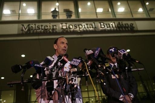Ap&oacute;s cirurgia card&iacute;aca, Bill Clinton deixa hospital