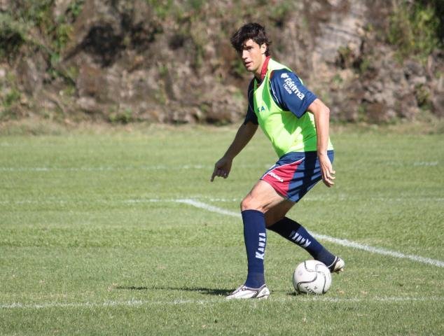 Mika briga por vaga no meio-campo do Caxias neste s&aacute;bado