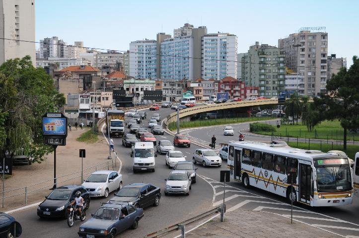 Sa&iacute;das de Porto Alegre t&ecirc;m tr&acirc;nsito lento