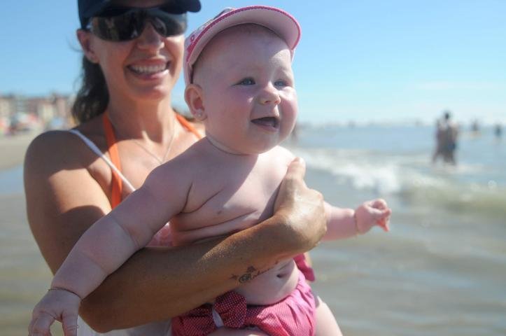 S&aacute;bado de Carnaval &eacute; de calor e praia lotada