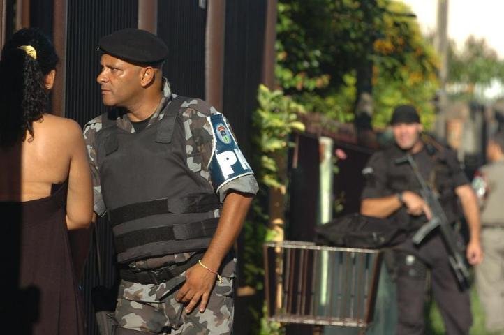 Vigilante mant&eacute;m ex-mulher ref&eacute;m em Canoas